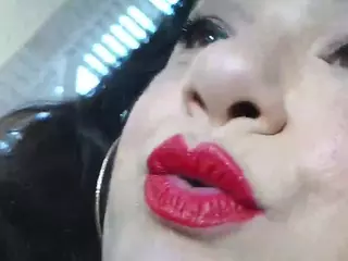 Iwazsoaking's Live Sex Cam Show