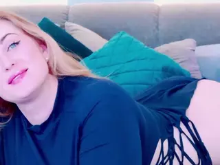 AzureWhisper's Live Sex Cam Show