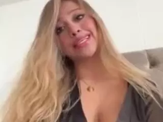 Andrea's Live Sex Cam Show