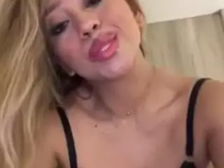 Andrea's Live Sex Cam Show