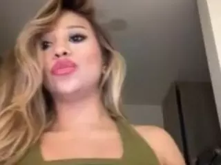 Andrea's Live Sex Cam Show