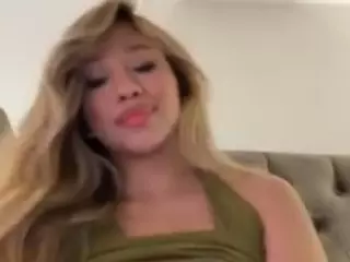 Andrea's Live Sex Cam Show