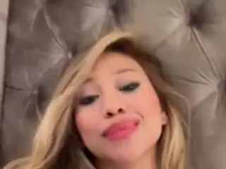 Andrea's Live Sex Cam Show