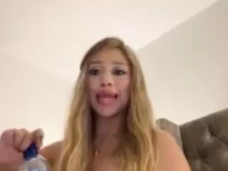 Andrea's Live Sex Cam Show
