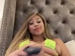 Andrea's Live Sex Cam Show