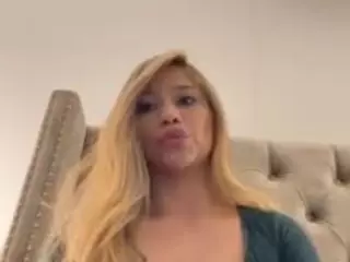 Andrea's Live Sex Cam Show