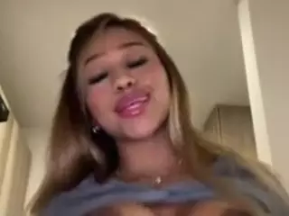 Andrea's Live Sex Cam Show