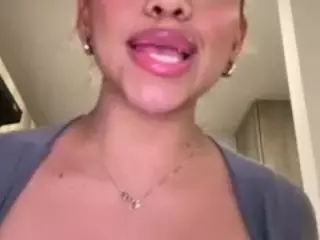 Andrea's Live Sex Cam Show