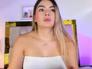 emma-rossee's Live Sex Cam Show