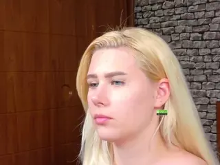 Cuteblondeme's Live Sex Cam Show