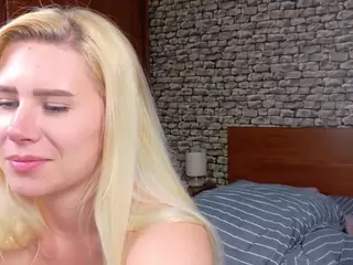 Cuteblondeme's Live Sex Cam Show