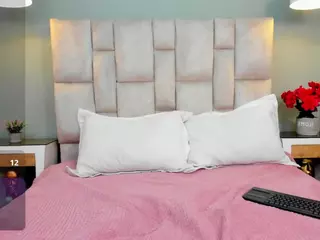 lauraglowing's Live Sex Cam Show