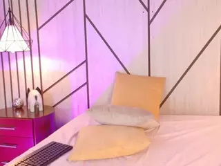 MEEGAN IS BACK's Live Sex Cam Show
