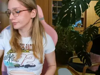 nicolebloom's Live Sex Cam Show
