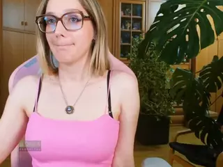 nicolebloom's Live Sex Cam Show