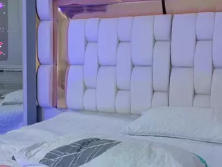 kendall's Live Sex Cam Show