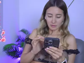 Isabella Spring's Live Sex Cam Show