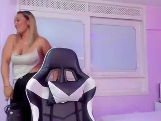sophy-milf's Live Sex Cam Show