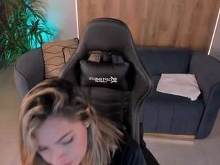 Live cam show with Kyla Morrison