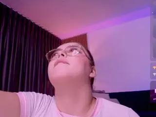 emmy-walker's Live Sex Cam Show
