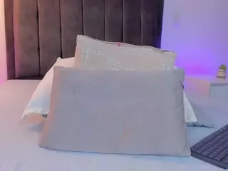 isabella-bunny's Live Sex Cam Show