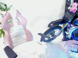 emmarussellx's Live Sex Cam Show