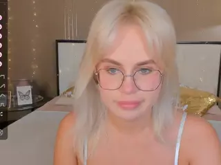 bellatip's Live Sex Cam Show