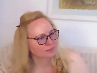 LauraSky's Live Sex Cam Show