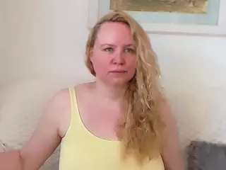 LauraSky's Live Sex Cam Show