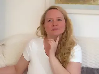 LauraSky's Live Sex Cam Show