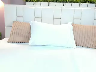 natalia-20's Live Sex Cam Show