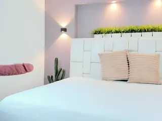 natalia-20's Live Sex Cam Show