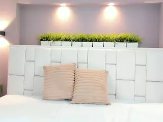 natalia-20's Live Sex Cam Show