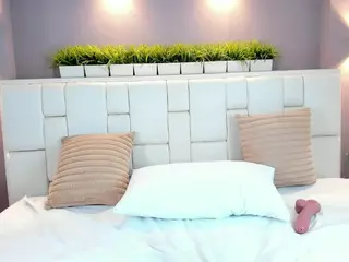 natalia-20's Live Sex Cam Show
