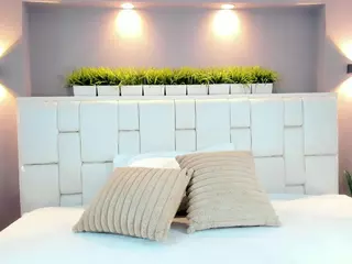 natalia-20's Live Sex Cam Show
