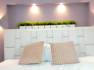 natalia-20's Live Sex Cam Show