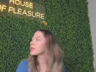 Chloe Dee's Live Sex Cam Show