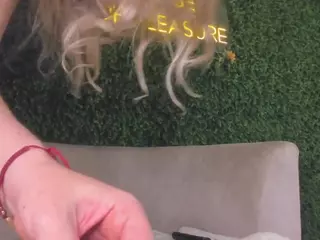 Chloe Dee's Live Sex Cam Show