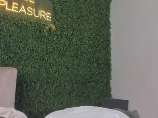 Chloe Dee's Live Sex Cam Show