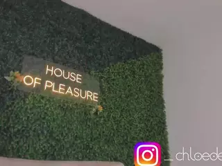 Chloe Dee's Live Sex Cam Show