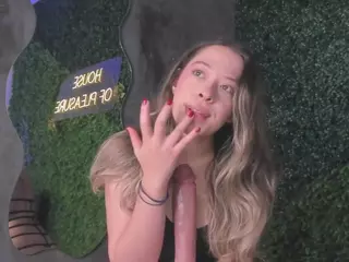 Chloe Dee's Live Sex Cam Show