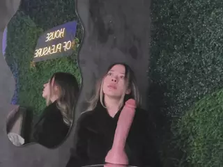 Chloe Dee's Live Sex Cam Show