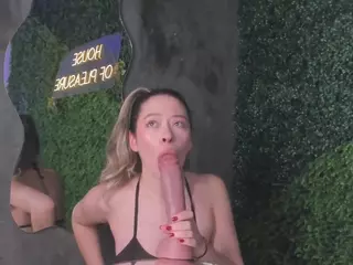 Chloe Dee's Live Sex Cam Show