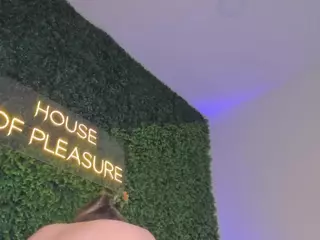 Chloe Dee's Live Sex Cam Show