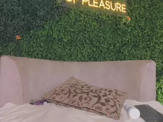 Chloe Dee's Live Sex Cam Show