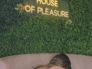Chloe Dee's Live Sex Cam Show