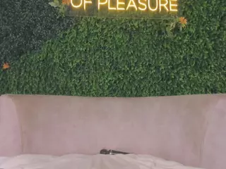 Chloe Dee's Live Sex Cam Show