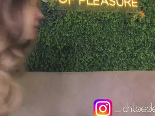 Chloe Dee's Live Sex Cam Show