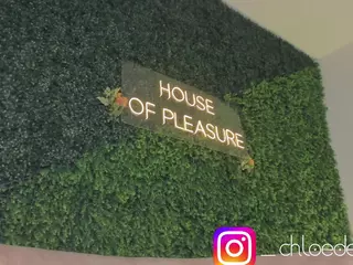 Chloe Dee's Live Sex Cam Show