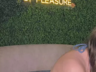 Chloe Dee's Live Sex Cam Show